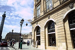 パリ・バンドーム広場に出店したルイ･ヴィトン（2012年７月）